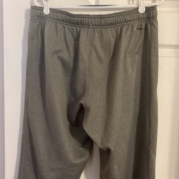 Nike men’s Therma-Fit sweatpants - Picture 4 of 7